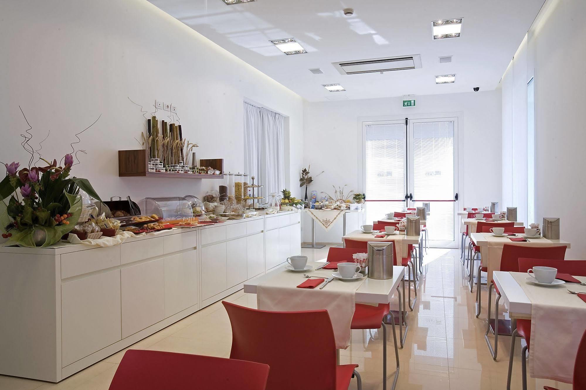 Card International Hotel Rimini Restaurant foto